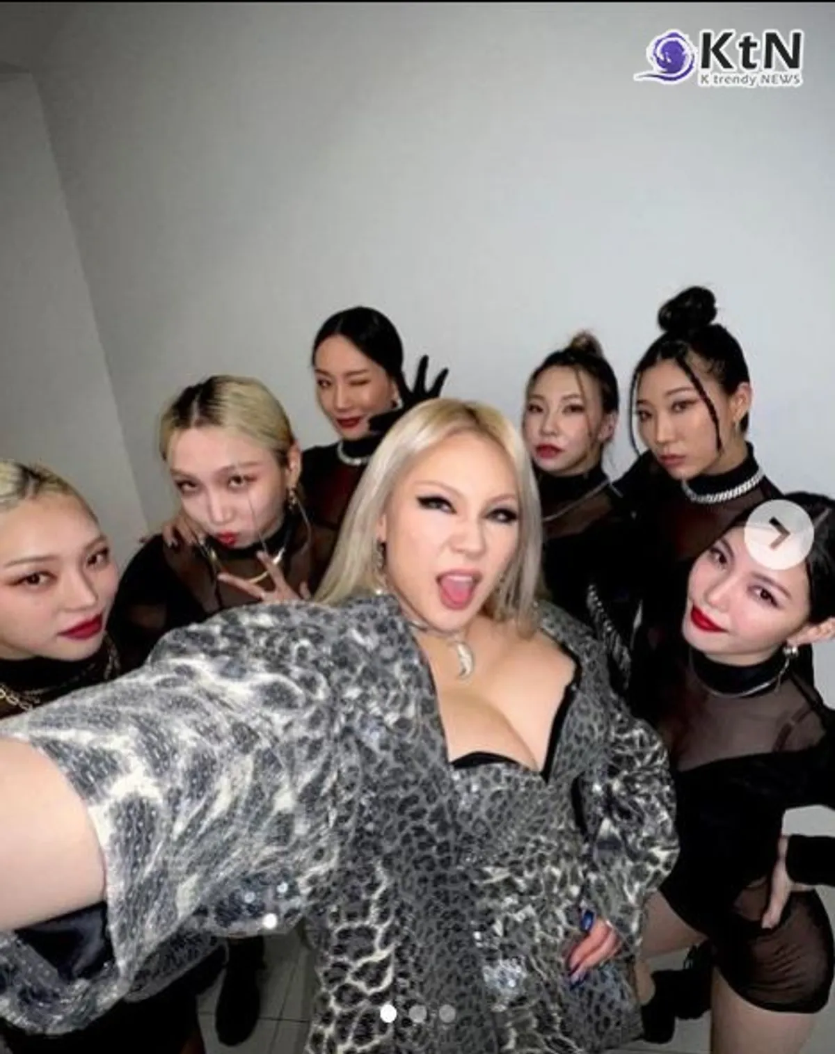 '2NE1' 씨엘, 대학축제 공연 무대 중 관객 난입 소동...포옹하고 방해까지 사진=2022.09.30. 씨엘 인스타 갈무리 K trendy NEWS DB ⓒ케이 트렌디뉴스 무단전재 및 수집, 재배포금지